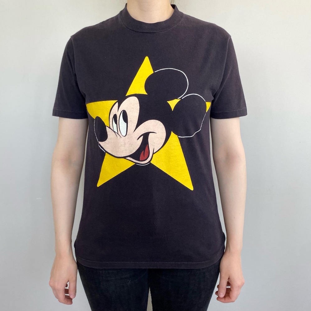 Vintage 1980’s Disney Mickey Mouse star graphic t-shirt. 🖤